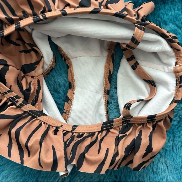 Carter’s Girls One Piece Tiger Swimsuit Size 5 - Picture 6 of 14